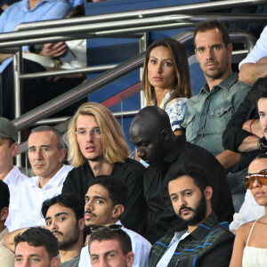 Elie Semoun, Paul Mirabel, Richard Gasquet, Patrick Bruel - Célébrités au Match de football en ligue 1 Uber Eats PSG - Montpellier (5-2) au Parc des Princes à Paris, France le 13 Août 2022. © Lionel Urman / Panoramic / Bestimage