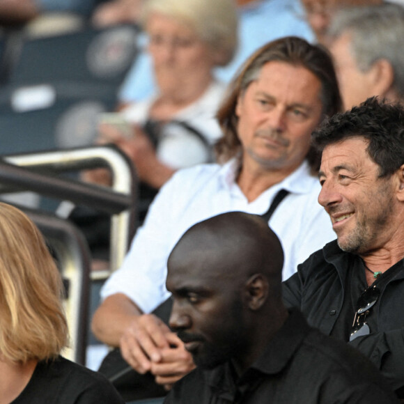 Paul Mirabel, Elie Semoun, Patrick Bruel - Célébrités au Match de football en ligue 1 Uber Eats PSG - Montpellier (5-2) au Parc des Princes à Paris, France le 13 Août 2022. © Lionel Urman / Panoramic / Bestimage