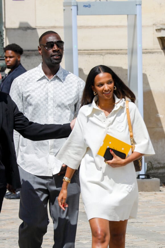 Omar Sy et sa fille Selly - Sorties du défilé de mode Homme printemps-été 2023 Louis Vuitton dans la cour Carrée du Louvre à Paris, France, le 23 juin 2022. © Veeren-Clovis/Bestimage 