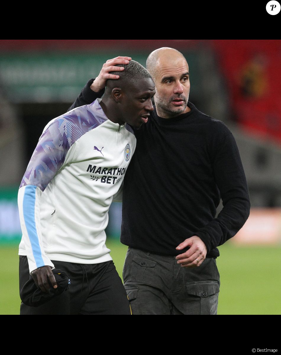 Pep Guardiola et Benjamin Mendy lors du match de la Coupe de la Ligue opposant Aston Villa à Manchester City au stade Wembley à Londres, Royaume Uni, le 1er mars 2020. Manchester City a gagné 2-1 et remporte sa troisième Coupe de la Ligue d'affilée. © Cover Images/Zuma Press/Bestimage