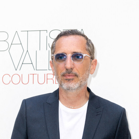 Gad Elmaleh - Les célébrités au photocall du défilé de mode Haute-Couture automne-hiver 2022-2023 "Giambattista Valli" à Paris le 4 juillet 2022 © Olivier Borde / Bestimage