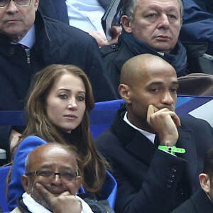 Thierry Henry et sa compagne Andrea Rajacic - Hommage des anciens bleus vainqueurs de la coupe du monde 1998 au match amical France - Brésil au Stade de France à Saint-Denis le 26 mars 2015. Le Brésil à remporté le match sur le score de 3 buts à 1.