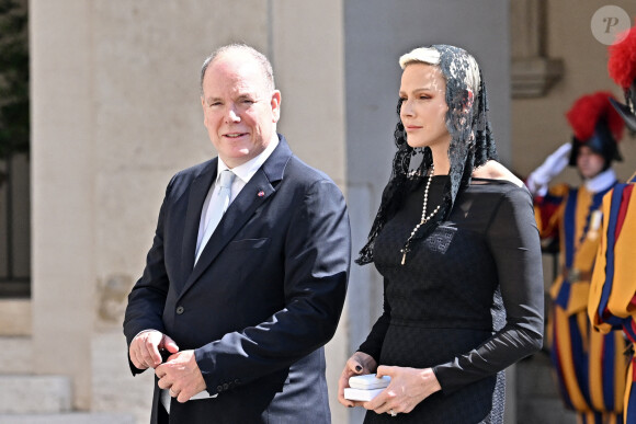 Le prince Albert II de Monaco et la princesse Charlène de Monaco arrivent au Vatican pour un entretien privé avec le pape François, le 20 juillet 2022. © Avalon/Panoramic//Bestimage 