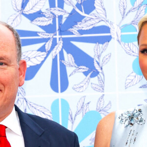 Le prince Albert II et la princesse Charlène de Monaco - 73ème Gala de la Croix-Rouge Monégasque qui avait lieu pour la première fois sur les Terrasses du Soleil, entre la façade magistrale de l'Opéra Garnier Monte-Carlo et la mer Méditerrannée à Monaco, le 18 juillet 2022. © Claudia Albuquerque/Bestimage 