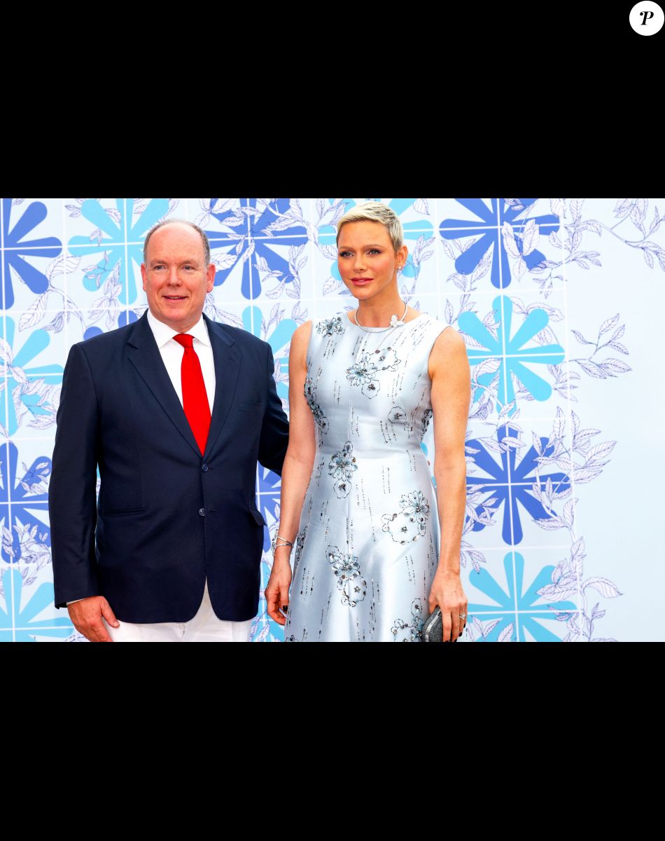Le prince Albert II et la princesse Charlène de Monaco - 73ème Gala de la Croix-Rouge Monégasque qui avait lieu pour la première fois sur les Terrasses du Soleil, entre la façade magistrale de l'Opéra Garnier Monte-Carlo et la mer Méditerrannée à Monaco, le 18 juillet 2022. © Claudia Albuquerque/Bestimage