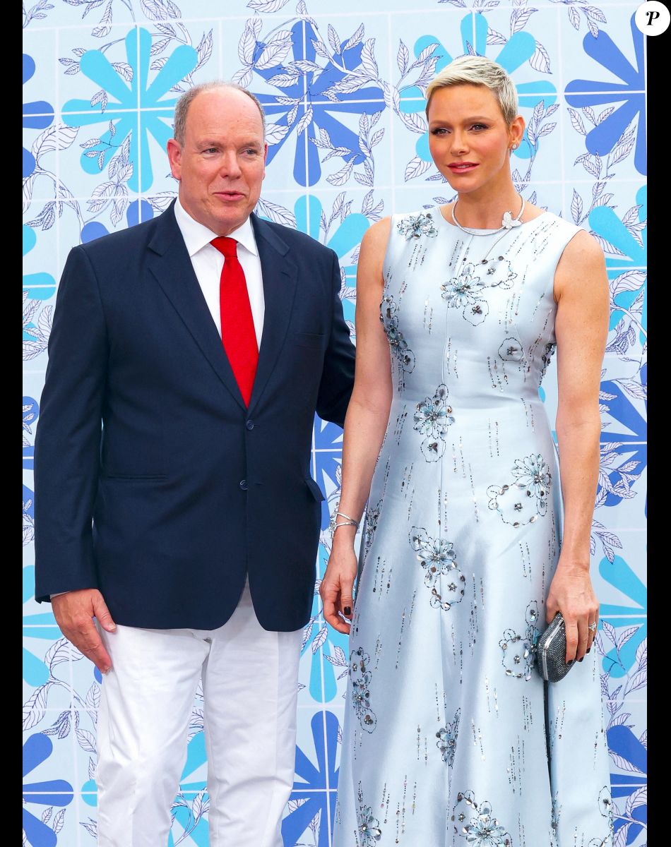 Le prince Albert II et la princesse Charlène de Monaco - 73ème Gala de la Croix-Rouge Monégasque qui avait lieu pour la première fois sur les Terrasses du Soleil, entre la façade magistrale de l'Opéra Garnier Monte-Carlo et la mer Méditerrannée à Monaco, le 18 juillet 2022. © Claudia Albuquerque/Bestimage