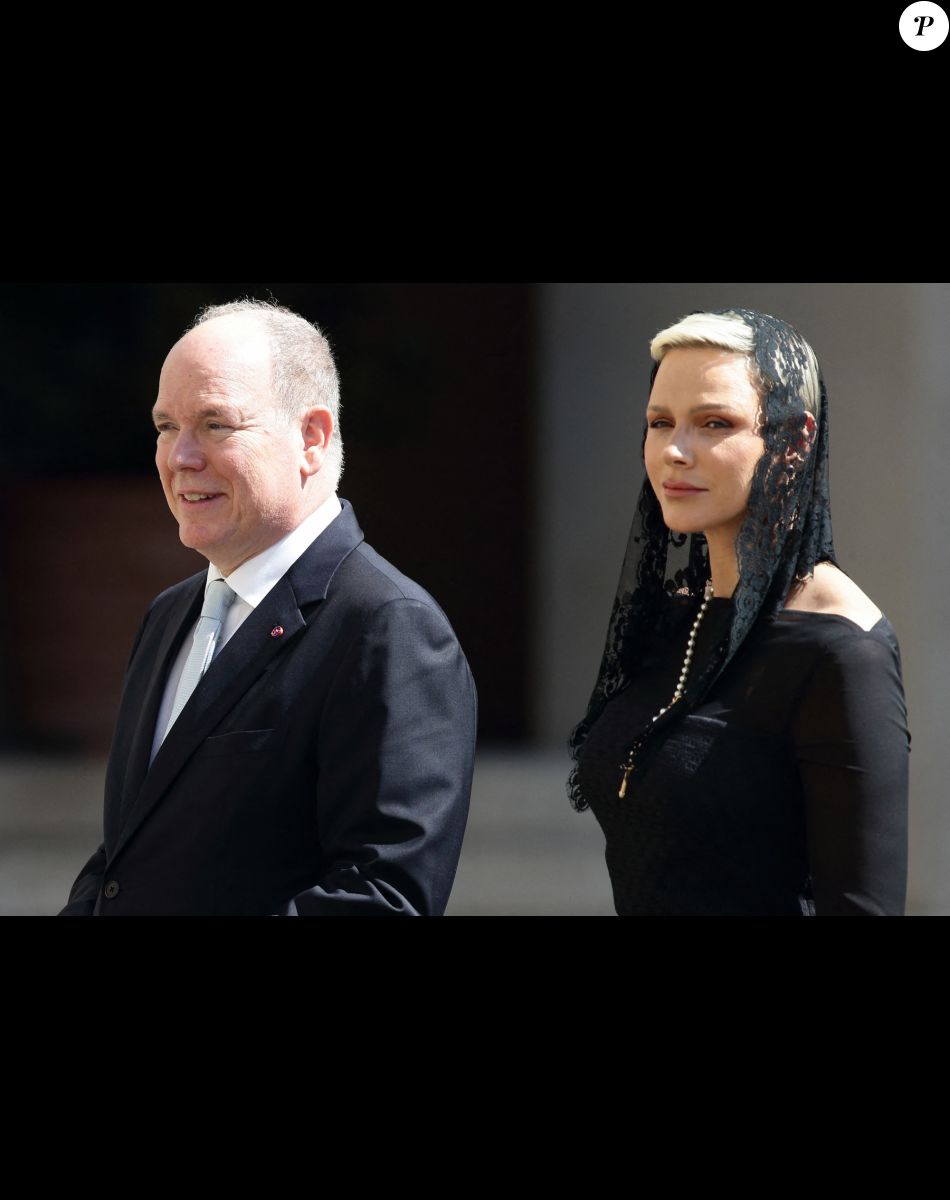 Le prince Albert II de Monaco et la princesse Charlène de Monaco arrivent au Vatican pour un entretien privé avec le pape François, le 20 juillet 2022. © Evandro Inetti/Zuma Press/Bestimage