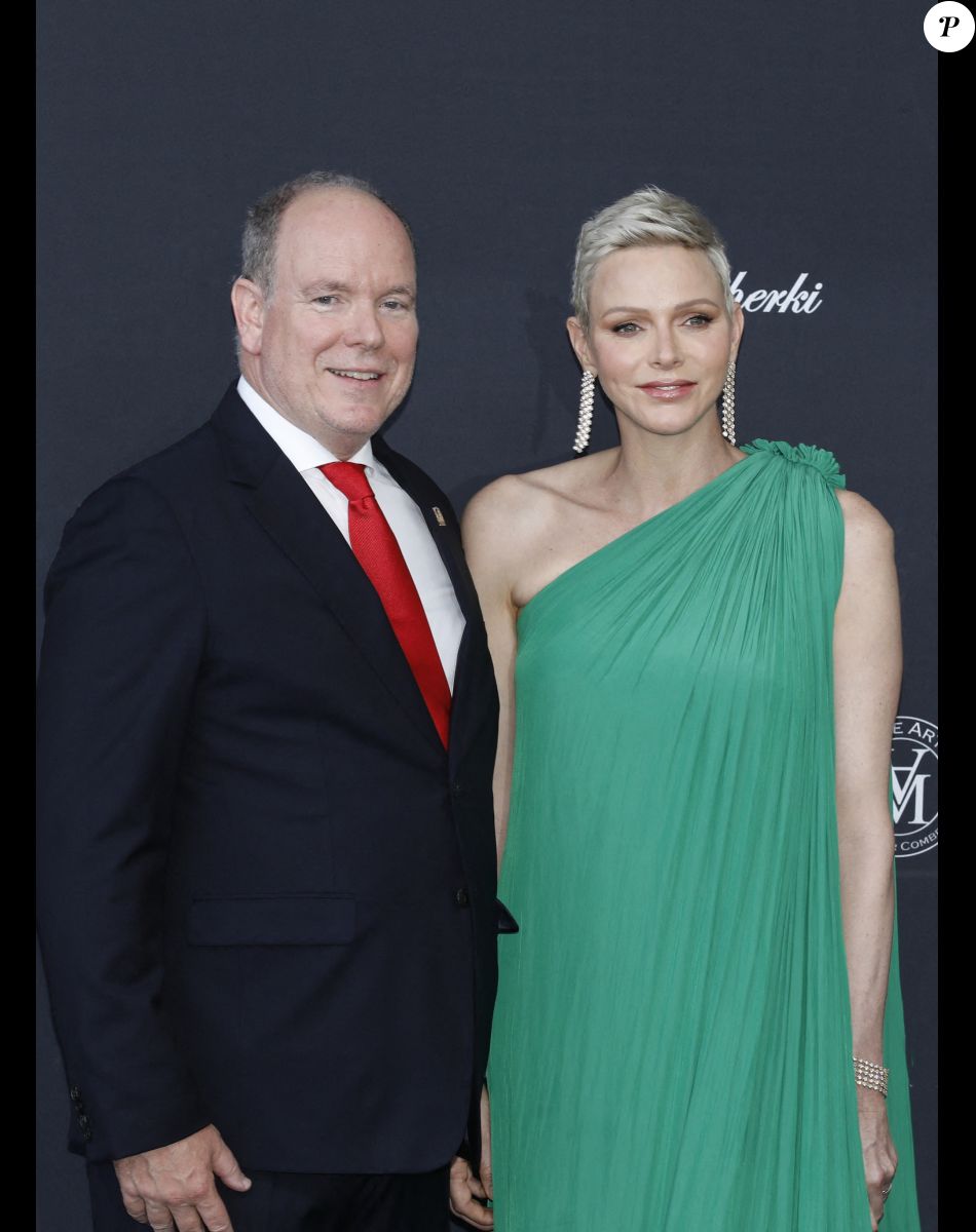 Le prince Albert II de Monaco et la princesse Charlène de Monaco au photocall de la cérémonie d'ouverture de la 61ème édition du Festival de Télévision de Monte-Carlo. © Denis Guignebourg/Bestimage