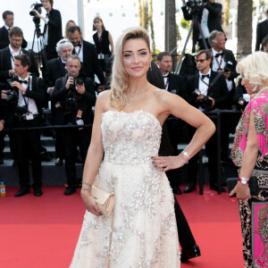 Priscilla Betti (dans une longue robe bustier Christophe Guillarmé en tulle beige appliquée de dentelle rebrodée parée avec la joaillerie Manipura) - Montée des marches du film " Un petit frère " lors du 75ème Festival International du Film de Cannes. Le 27 mai 2022 © Cyril Moreau / Bestimage 