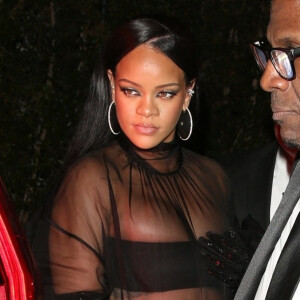 Rihanna, enceinte, arrive à l'after-party des Oscar de Jay-Z au Château Marmont à Los Angeles, où elle a fait la fête jusqu'à cinq heures du matin 