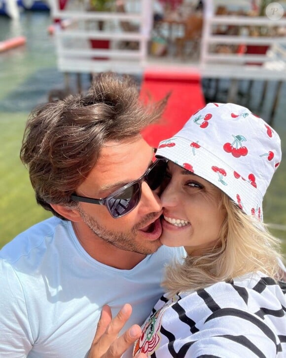 Elodie Gossuin et son époux Bertrand Lacherie sur Instagram. Le 26 juillet 2022.
