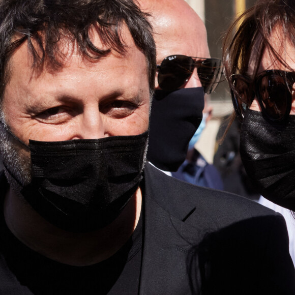 Arthur (Jacques Essebag) et sa compagne Mareva Galanter - Arrivées des people à la manifestation de soutien à la famille de Sarah Halimi sur la place du Trocadéro à Paris le 25 avril 2021. © Cyril Moreau/Bestimage