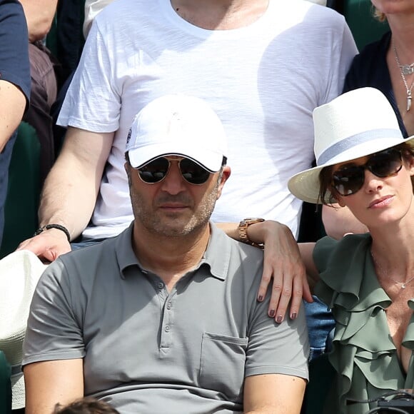 Arthur (Jacques Essebag) et sa compagne Mareva Galanter dans les tribunes lors de la finale homme des Internationaux de Tennis de Roland-Garros à Paris, le 11 juin 2017. © Jacovides-Moreau/Bestimage 