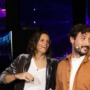 Exclusif - Jeremy Frerot et sa femme Laure Manaudou, Juan Arbelaez - Backstage - Enregistrement de l'émission "La Chanson secrète 11" à Paris, diffusée le 24 juin sur TF1. Le 15 janvier 2022 Après le succès des précédentes éditions, " LA CHANSON SECRETE ", présentée par N.Aliagas et produite par DMLS TV, revient sur TF1. 8 artistes ne savent rien de ce qui va se passer pour eux ! Ils ont accepté de jouer le jeu, de se laisser totalement surprendre, émouvoir, parfois même déstabiliser car ils vont découvrir en même temps que les téléspectateurs une surprise : une chanson qui leur est chère revisitée et réinterprétée par un artiste. Des mises en scène spectaculaires au service de l'émotion... Et des émotions fortes pour l'artiste assis dans le fauteuil grâce à la venue sur le plateau de proches et d'invités inattendus. Les téléspectateurs seront aux premières loges pour vivre ces moments d'intimité musicale rare. Dans ce nouveau numéro, un couple rare en télévision, un chef étoilé, un invité piégé venu pour répéter une surprise à un autre guest sans s'attendre à être lui-même invité dans le fauteuil, des participants exceptionnels tels que le frère d'un guest pour la première fois en France... © Cyril Moreau / Bestimage