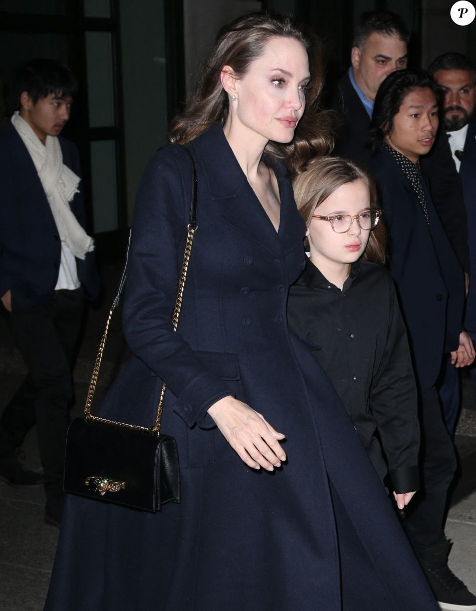 Angelina Jolie Sort Avec Ses Enfants Shiloh Zahara Maddox Pax Knox