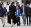 Angelina Jolie et ses enfants (Maddox, Zahara, Shiloh, Pax, Knox et Vivienne) quittent le musée du Louvre à Paris le 30 janvier 2018. 