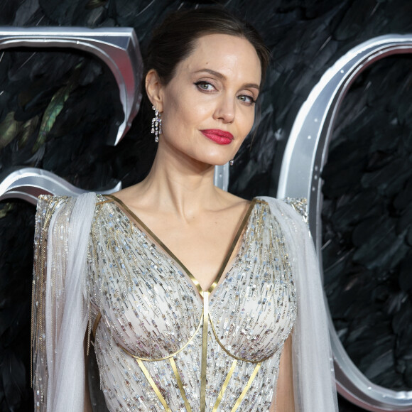 Angelina Jolie à la première du film "Maléfique : Le Pouvoir du mal" à l'Imax Odeon de Londres.
