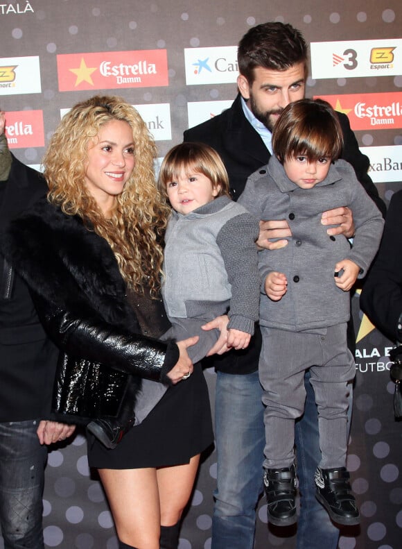 Shakira, son compagnon Gerard Piqué et ses fils Milan et Sasha - Gerard Piqué reçoit un prix lors de la 5e édition du "Catalan football stars" à Barcelone, le 28 novembre 2016.