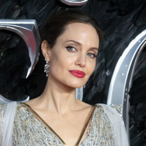 Angelina Jolie à la première du film "Maléfique : Le Pouvoir du mal" à l'Imax Odeon de Londres.