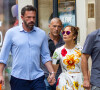Ben Affleck et sa femme Jennifer Affleck (Lopez) se promènent dans le quartier du Marais lors de leur lune de miel à Paris, France, le 22 juillet 2022. 