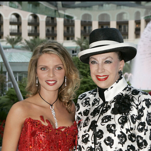 SYLVIE TELLIER (MISS FRANCE 2002) ET GENEVIEVE DE FONTENAY - 57 EME GALA DE LA CROIX ROUGE A MONACO  57 TH RED CROSS GALA IN MONACO 