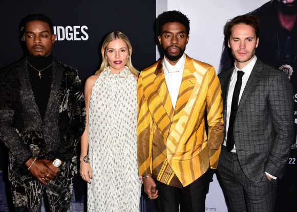 Stephan James, Sienna Miller, Chadwick Boseman et Taylor Kitsch à la projection de 21 Bridges au AMC Lincoln Center à New York, le 19 novembre 2019. 