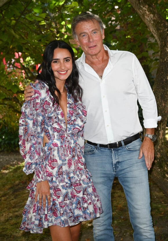 Louna Espinosa et Franck Dubosc - Photocall du film "Rumba la vie" lors du 15ème Festival du Film Francophone d'Angoulême. Le 24 août 2022 © Coadic Guirec / Bestimage