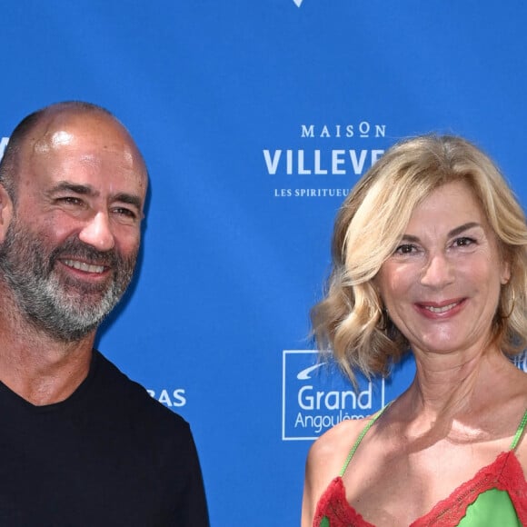 Pierre Coré et Michèle Laroque au photocall du film "Belle et Sébastien" lors du 15ème Festival du Film Francophone d'Angoulême le 24 août 2022. © Coadic Guirec / Bestimage 