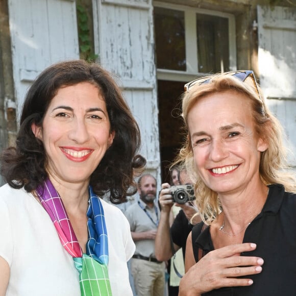 Rima Abdul Malak, ministre de la Culture, Sandrine Bonnaire au déjeuner du jury 15 ans lors du 15ème Festival du Film Francophone d'Angoulême le 24 août 2022. © Coadic Guirec / Bestimage 