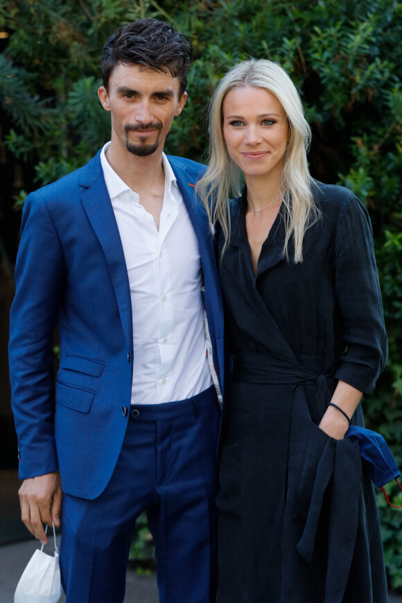 Julian Alaphilippe et sa compagne Marion Rousse - Arrivées de l'émission "Vivement Dimanche" au Studio Gabriel à Paris, France. © Christophe Clovis / Bestimage.