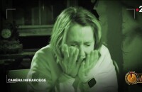 Alexia Laroche-Joubert hystérique dans Fort Boyard : malmenée par des insectes... son équipe éclate de rire