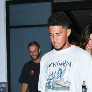 Kendall Jenner et son compagnon Devon Booker quittent la soirée de Zach Bia au restaurant "Catch Steak" à Los Angeles, le 27 août 2022.