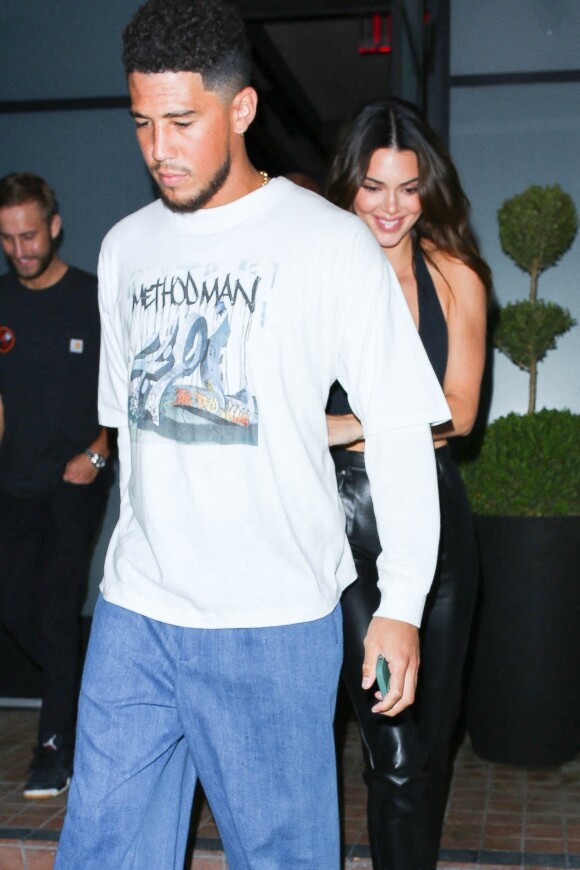Kendall Jenner et son compagnon Devon Booker quittent la soirée de Zach Bia au restaurant "Catch Steak" à Los Angeles
