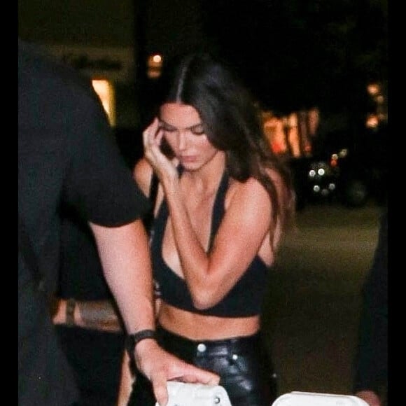 Kendall Jenner et son compagnon Devon Booker arrivent à la soirée de Zach Bia au restaurant "Catch Steak" à Los Angeles, le 27 août 2022.