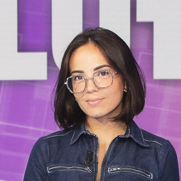 Exclusif - Agathe Auproux présente l'émission "1 jeune, 1 solution" sur C8 pour aider les jeunes à trouver un emploi. La première a été diffusée le 10 septembre 2021