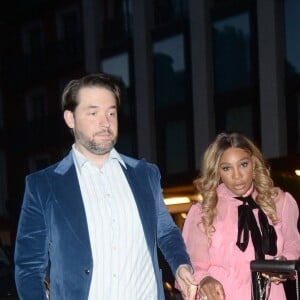 Serena Williams et son mari Alexis Ohanian arrivent puis sortent de l'hôtel 22 à Londres le 5 juillet 2022. 