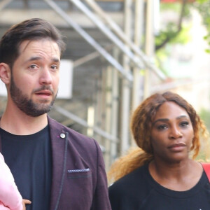 Serena Williams, son mari Alexis Ohanian et leur fille Alexis Olympia lors d'une promenade dans New York, le 7 mai 2019.