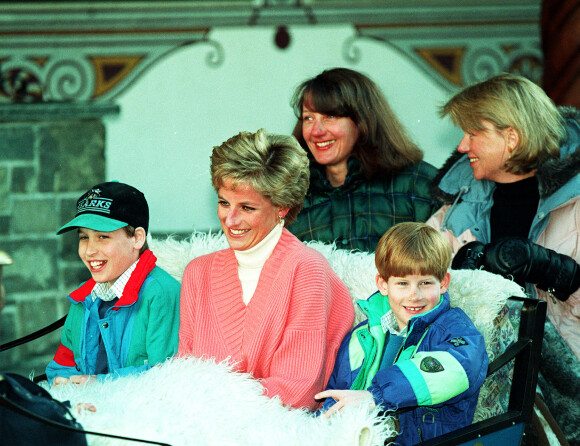 La princesse Diana, Le prince William, duc de Cambridge, Le prince Harry, duc de Sussex, en 1994 en Autriche