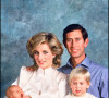 La princesse Diana et le prince Charles posant avec leurs enfants William et Harry en 1984