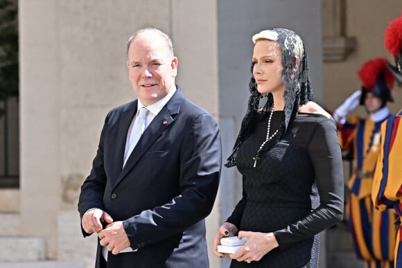 Le prince Albert II de Monaco et la princesse Charlène de Monaco arrivent au Vatican pour un entretien privé avec le pape François, le 20 juillet 2022. © Avalon/Panoramic/Bestimage 
