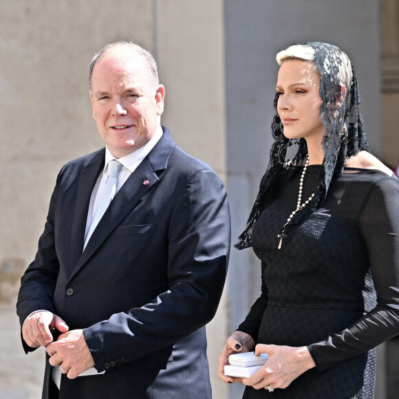 Le prince Albert II de Monaco et la princesse Charlène de Monaco arrivent au Vatican pour un entretien privé avec le pape François, le 20 juillet 2022. © Avalon/Panoramic/Bestimage 