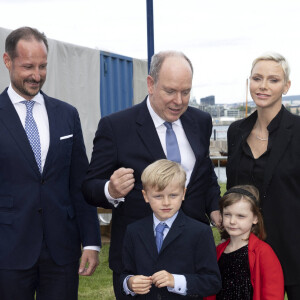 Le prince Haakon de Norvège, le prince Albert II de Monaco, la princesse Charlene, le prince Jacques et la princesse Gabriella à Oslo le 22 juin 2022.