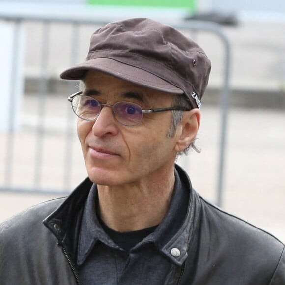 Jean-Jacques Goldman lors des obsèques de Véronique Colucci au cimetière communal de Montrouge
