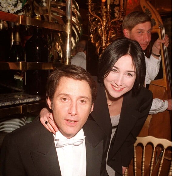 Elsa Zylberstein et Antoine de Caunes au Fouquet's pour le dîner des César en 1998