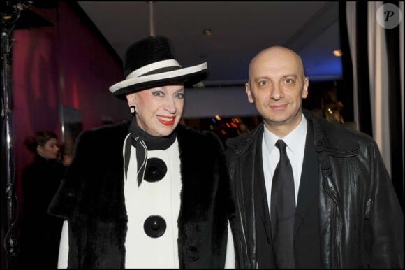 Geneviève de Fontenay et son fils Xavier, lors de la cérémonie des Globes de cristal, à Paris, le 8 février 2010 !