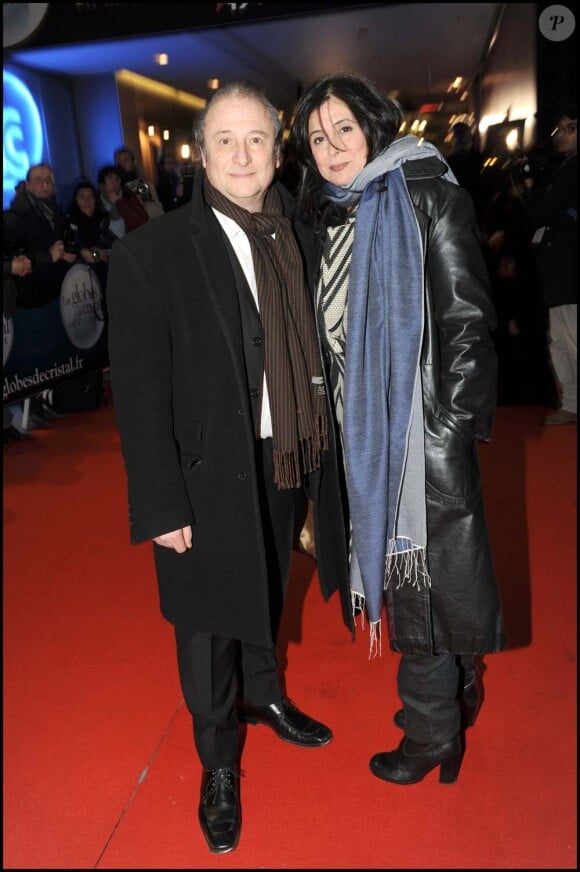 Patrick Braoudé et sa femme lors de la cérémonie des Globes de cristal, à Paris, le 8 février 2010 !