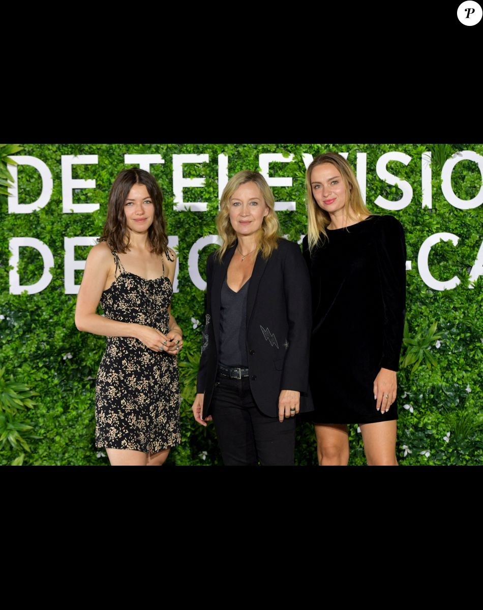 Julie Sassoust, Catherine Marchal et Aurélie Pons pour la série Ici tout commence, sur le photocall du 60eme Festival de Télévision de Monte-Carlo au Grimaldi Forum à Monaco. © Bruno Bebert/Bestimage