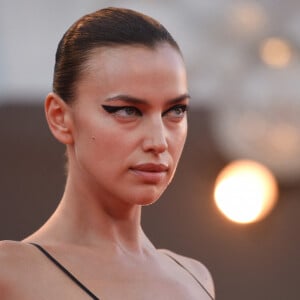 Irina Shayk - Red Carpet du film "L'Immensita" lors de la 79ème édition du festival international du film de Venise, la Mostra le 4 septembre 2022.