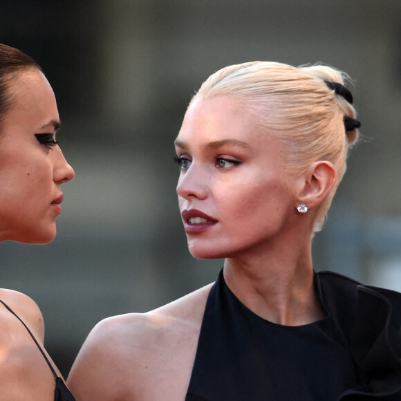 Irina Shayk et Stella Maxwell - Red Carpet du film "L'Immensita" lors de la 79ème édition du festival international du film de Venise, la Mostra le 4 septembre 2022.