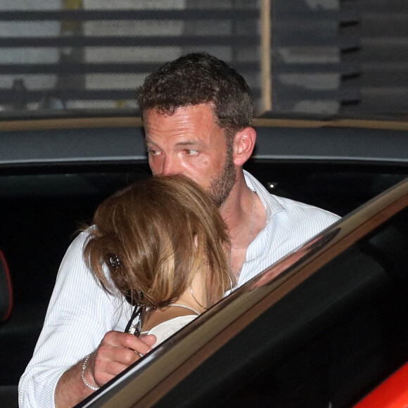 Ben Affleck et sa femme Jennifer Affleck (Lopez), accompagnée de ses enfants Emme et Maximilian, à la sortie du restaurant "Nobu" à Los Angeles, le 4 septembre 2022.
